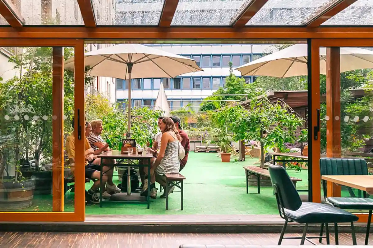 Urban Panda Strandhostel JBR