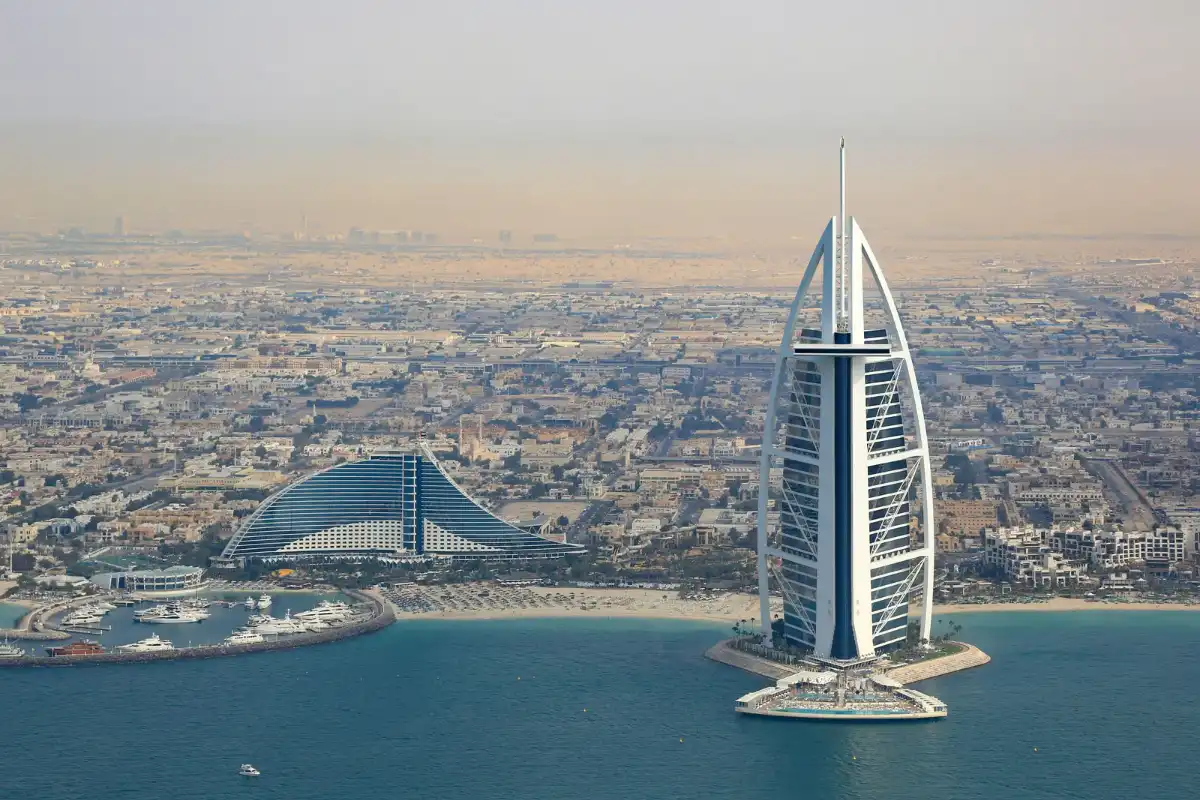 معماری منحصر‌به‌فرد برج العرب دبی