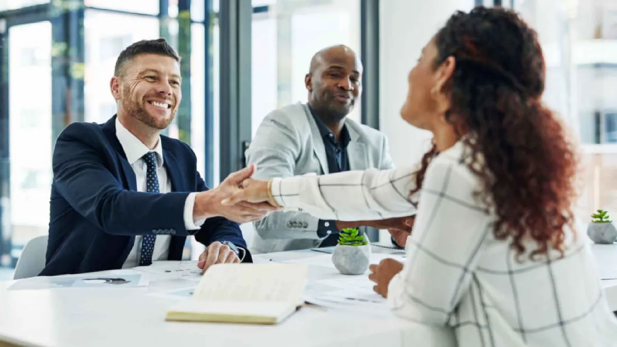 اختلاف تأشيرة العمل في دبي عن تأشيرة الدراسة والسياحة