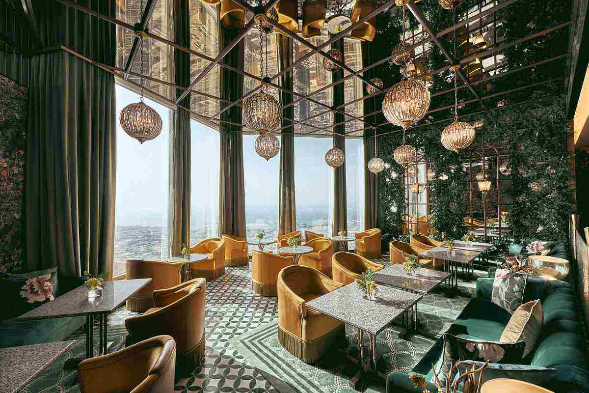 Dove si trova l'ingresso del ristorante Atmosphere?